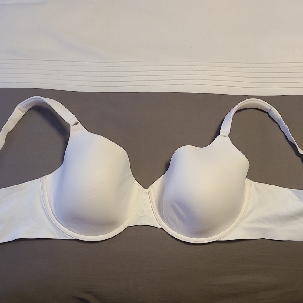 Fits too a tee shirt Warner's Classic White Bra
